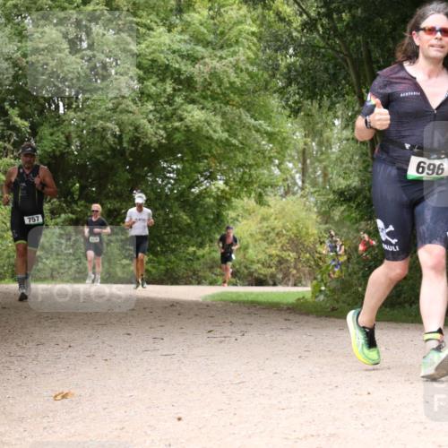 30.08.2026 - Elbe Triathlon Hamburg Antke Förster http://msf.ph/oto/10102833 30.08.2026 11:34:53 Laufen 757, 696 meine-sportfotos.de
