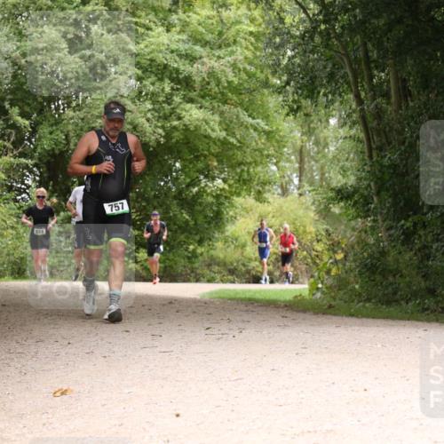 30.08.2026 - Elbe Triathlon Hamburg Antke Förster http://msf.ph/oto/10102837 30.08.2026 11:34:56 Laufen 824, 757 meine-sportfotos.de