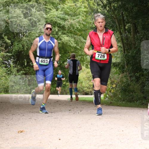 30.08.2026 - Elbe Triathlon Hamburg Antke Förster http://msf.ph/oto/10102869 30.08.2026 11:35:12 Laufen 653, 726, 800 meine-sportfotos.de