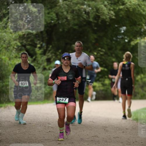 30.08.2026 - Elbe Triathlon Hamburg Antke Förster http://msf.ph/oto/10102884 30.08.2026 11:31:15 Laufen 931, 937 meine-sportfotos.de