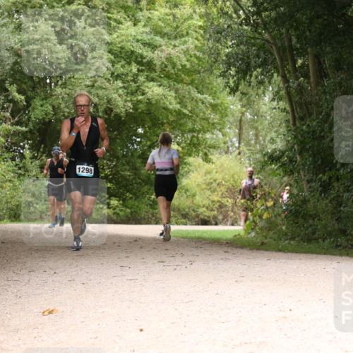30.08.2026 - Elbe Triathlon Hamburg Antke Förster http://msf.ph/oto/10102891 30.08.2026 11:35:37 Laufen 1298 meine-sportfotos.de