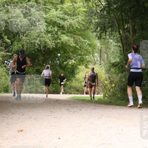 30.08.2026 - Elbe Triathlon Hamburg Antke Förster http://msf.ph/oto/10102901 30.08.2026 11:35:40 Laufen 1251, 3 meine-sportfotos.de