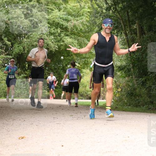 30.08.2026 - Elbe Triathlon Hamburg Antke Förster http://msf.ph/oto/10102903 30.08.2026 11:35:43 Laufen 915, 3 meine-sportfotos.de