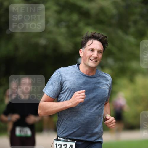 30.08.2026 - Elbe Triathlon Hamburg Antke Förster http://msf.ph/oto/10102912 30.08.2026 11:31:28 Laufen 1234 meine-sportfotos.de