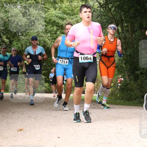 30.08.2026 - Elbe Triathlon Hamburg Antke Förster http://msf.ph/oto/10102961 30.08.2026 11:36:13 Laufen 854, 1226, 1214, 1064, 1162 meine-sportfotos.de