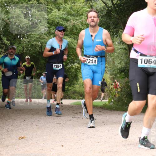 30.08.2026 - Elbe Triathlon Hamburg Antke Förster http://msf.ph/oto/10102963 30.08.2026 11:36:14 Laufen 1300, 1354, 1214, 1064 meine-sportfotos.de