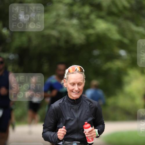 30.08.2026 - Elbe Triathlon Hamburg Antke Förster http://msf.ph/oto/10102982 30.08.2026 11:32:28 Laufen 974 meine-sportfotos.de