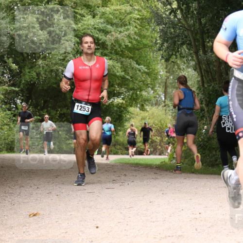 30.08.2026 - Elbe Triathlon Hamburg Antke Förster http://msf.ph/oto/10102989 30.08.2026 11:36:28 Laufen 205, 1253 meine-sportfotos.de