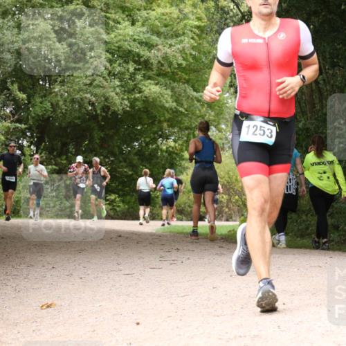 30.08.2026 - Elbe Triathlon Hamburg Antke Förster http://msf.ph/oto/10102993 30.08.2026 11:36:29 Laufen 705, 1253 meine-sportfotos.de