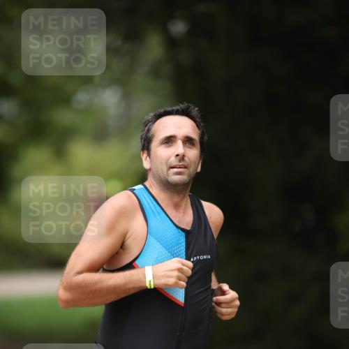 30.08.2026 - Elbe Triathlon Hamburg Antke Förster http://msf.ph/oto/10103000 30.08.2026 11:32:53 Laufen 1213 meine-sportfotos.de