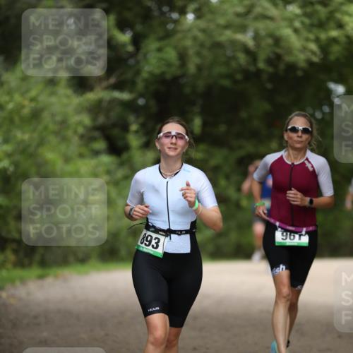 30.08.2026 - Elbe Triathlon Hamburg Antke Förster http://msf.ph/oto/10103026 30.08.2026 11:33:23 Laufen 893, 961 meine-sportfotos.de