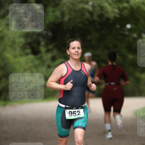 30.08.2026 - Elbe Triathlon Hamburg Antke Förster http://msf.ph/oto/10103036 30.08.2026 11:33:42 Laufen 952 meine-sportfotos.de