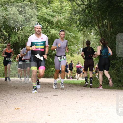 30.08.2026 - Elbe Triathlon Hamburg Antke Förster http://msf.ph/oto/10103045 30.08.2026 11:37:14 Laufen 802, 1247, 926, 871 meine-sportfotos.de