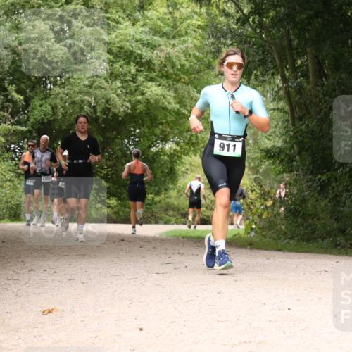 30.08.2026 - Elbe Triathlon Hamburg Antke Förster http://msf.ph/oto/10103149 30.08.2026 11:38:18 Laufen 120, 1302, 911 meine-sportfotos.de