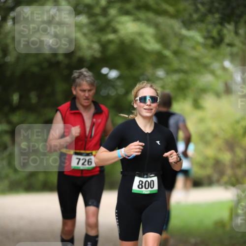 30.08.2026 - Elbe Triathlon Hamburg Antke Förster http://msf.ph/oto/10103168 30.08.2026 11:35:11 Laufen 726, 800 meine-sportfotos.de