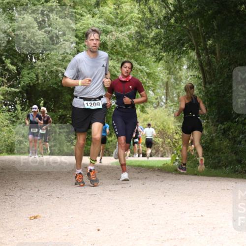 30.08.2026 - Elbe Triathlon Hamburg Antke Förster http://msf.ph/oto/10103191 30.08.2026 11:38:58 Laufen 806, 1209 meine-sportfotos.de
