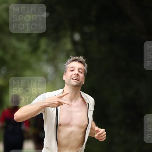 30.08.2026 - Elbe Triathlon Hamburg Antke Förster http://msf.ph/oto/10103214 30.08.2026 11:35:46 Laufen  meine-sportfotos.de