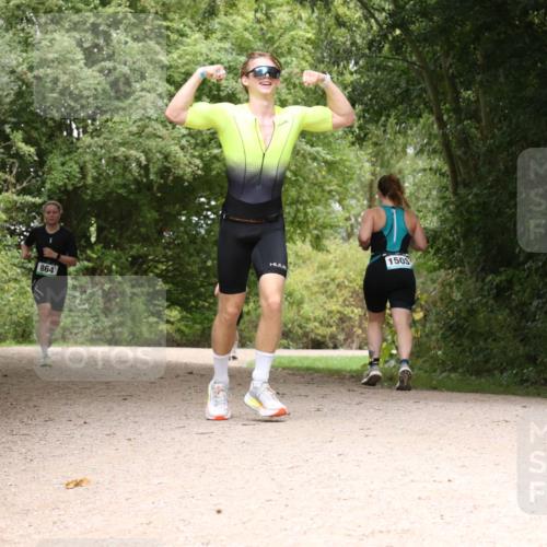 30.08.2026 - Elbe Triathlon Hamburg Antke Förster http://msf.ph/oto/10103229 30.08.2026 11:39:27 Laufen 864, 1503 meine-sportfotos.de