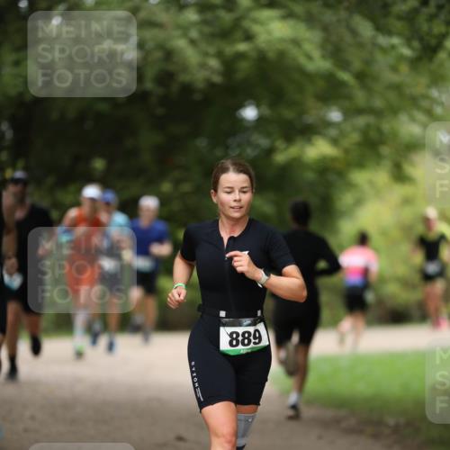 30.08.2026 - Elbe Triathlon Hamburg Antke Förster http://msf.ph/oto/10103248 30.08.2026 11:36:07 Laufen 889 meine-sportfotos.de