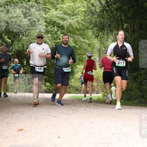30.08.2026 - Elbe Triathlon Hamburg Antke Förster http://msf.ph/oto/10103251 30.08.2026 11:39:53 Laufen 1117, 1195, 1142, 131, 3, 200, 817, 3 meine-sportfotos.de