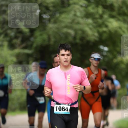 30.08.2026 - Elbe Triathlon Hamburg Antke Förster http://msf.ph/oto/10103262 30.08.2026 11:36:12 Laufen 1064 meine-sportfotos.de