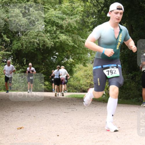 30.08.2026 - Elbe Triathlon Hamburg Antke Förster http://msf.ph/oto/10103291 30.08.2026 11:40:11 Laufen 1257, 132, 792 meine-sportfotos.de