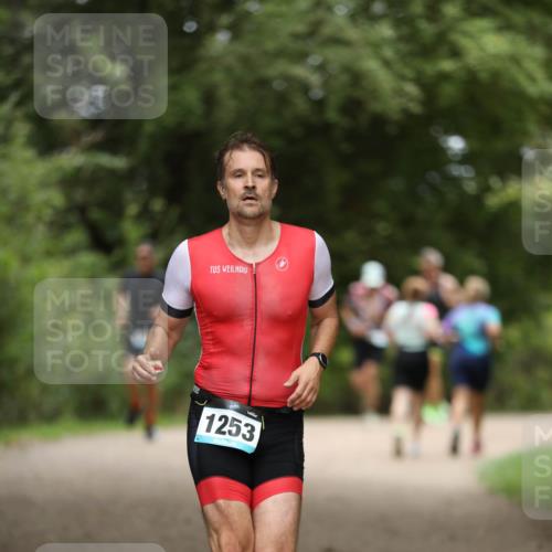 30.08.2026 - Elbe Triathlon Hamburg Antke Förster http://msf.ph/oto/10103292 30.08.2026 11:36:28 Laufen 1253 meine-sportfotos.de