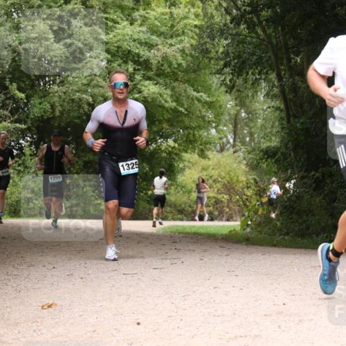 30.08.2026 - Elbe Triathlon Hamburg Antke Förster http://msf.ph/oto/10103303 30.08.2026 11:40:19 Laufen 946, 1255, 1325, 1257 meine-sportfotos.de