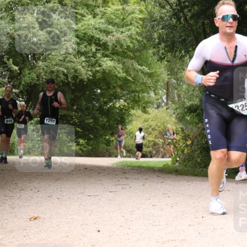 30.08.2026 - Elbe Triathlon Hamburg Antke Förster http://msf.ph/oto/10103307 30.08.2026 11:40:21 Laufen 946, 805, 1255, 325 meine-sportfotos.de