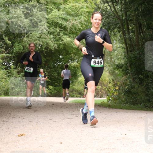 30.08.2026 - Elbe Triathlon Hamburg Antke Förster http://msf.ph/oto/10103319 30.08.2026 11:40:26 Laufen 805, 946 meine-sportfotos.de