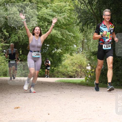 30.08.2026 - Elbe Triathlon Hamburg Antke Förster http://msf.ph/oto/10103335 30.08.2026 11:40:36 Laufen 1316, 1324, 1390 meine-sportfotos.de