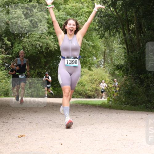 30.08.2026 - Elbe Triathlon Hamburg Antke Förster http://msf.ph/oto/10103337 30.08.2026 11:40:37 Laufen 1316, 1324, 1390 meine-sportfotos.de