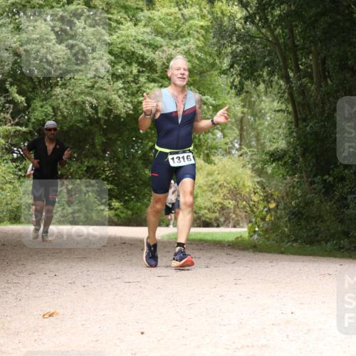 30.08.2026 - Elbe Triathlon Hamburg Antke Förster http://msf.ph/oto/10103347 30.08.2026 11:40:40 Laufen 1316 meine-sportfotos.de