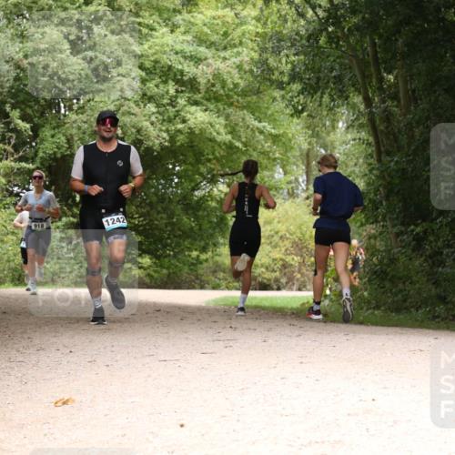 30.08.2026 - Elbe Triathlon Hamburg Antke Förster http://msf.ph/oto/10103355 30.08.2026 11:40:47 Laufen 918, 1242 meine-sportfotos.de