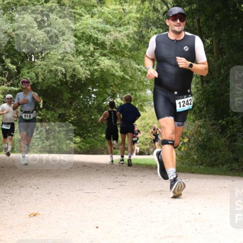 30.08.2026 - Elbe Triathlon Hamburg Antke Förster http://msf.ph/oto/10103359 30.08.2026 11:40:49 Laufen 1156, 918, 1242 meine-sportfotos.de