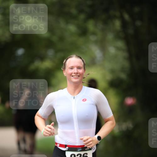 30.08.2026 - Elbe Triathlon Hamburg Antke Förster http://msf.ph/oto/10103360 30.08.2026 11:37:18 Laufen 926 meine-sportfotos.de