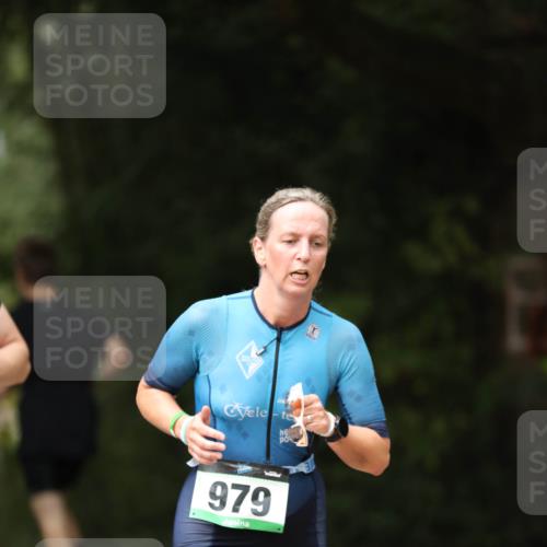 30.08.2026 - Elbe Triathlon Hamburg Antke Förster http://msf.ph/oto/10103380 30.08.2026 11:37:29 Laufen 979 meine-sportfotos.de