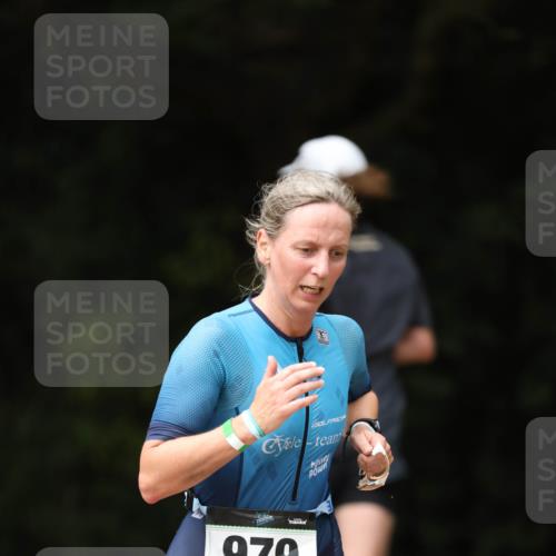 30.08.2026 - Elbe Triathlon Hamburg Antke Förster http://msf.ph/oto/10103382 30.08.2026 11:37:29 Laufen 979 meine-sportfotos.de