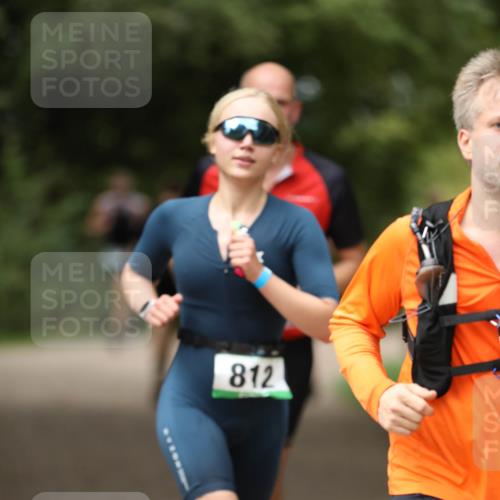 30.08.2026 - Elbe Triathlon Hamburg Antke Förster http://msf.ph/oto/10103386 30.08.2026 11:37:32 Laufen 812 meine-sportfotos.de