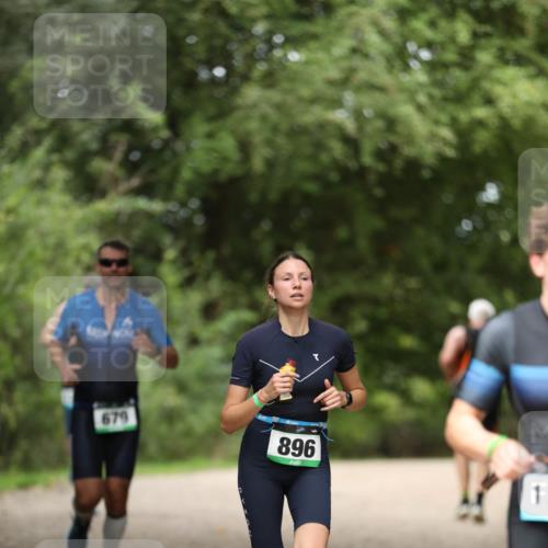 30.08.2026 - Elbe Triathlon Hamburg Antke Förster http://msf.ph/oto/10103408 30.08.2026 11:37:48 Laufen 679, 896 meine-sportfotos.de
