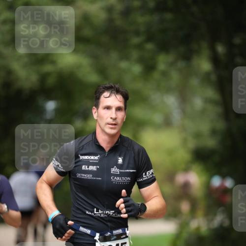 30.08.2026 - Elbe Triathlon Hamburg Antke Förster http://msf.ph/oto/10103438 30.08.2026 11:38:02 Laufen 1245 meine-sportfotos.de