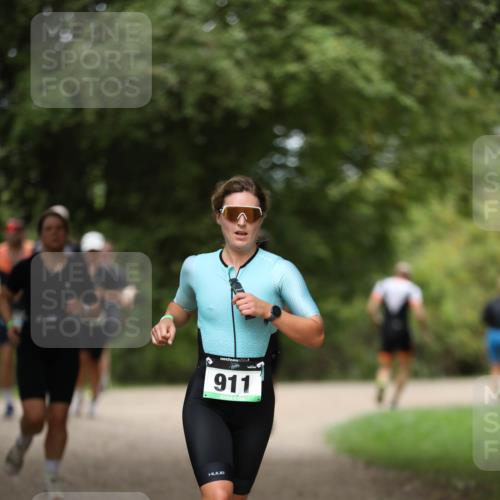 30.08.2026 - Elbe Triathlon Hamburg Antke Förster http://msf.ph/oto/10103454 30.08.2026 11:38:19 Laufen 911 meine-sportfotos.de