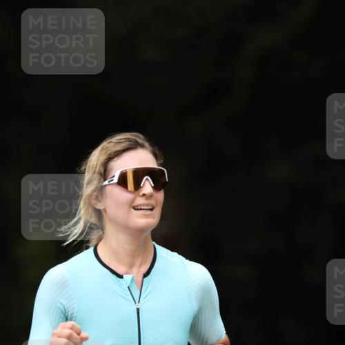 30.08.2026 - Elbe Triathlon Hamburg Antke Förster http://msf.ph/oto/10103462 30.08.2026 11:38:21 Laufen 3, 911 meine-sportfotos.de
