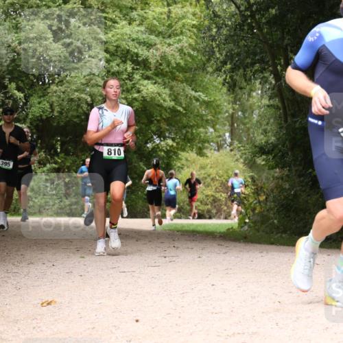 30.08.2026 - Elbe Triathlon Hamburg Antke Förster http://msf.ph/oto/10103469 30.08.2026 11:41:49 Laufen 395, 810, 1154 meine-sportfotos.de