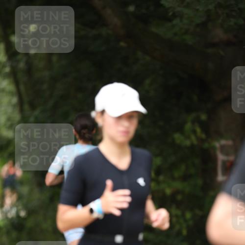 30.08.2026 - Elbe Triathlon Hamburg Antke Förster http://msf.ph/oto/10103474 30.08.2026 11:38:29 Laufen 845 meine-sportfotos.de