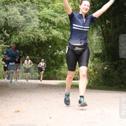 30.08.2026 - Elbe Triathlon Hamburg Antke Förster http://msf.ph/oto/10103489 30.08.2026 11:41:56 Laufen 1326 meine-sportfotos.de