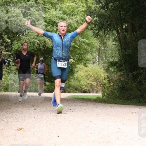 30.08.2026 - Elbe Triathlon Hamburg Antke Förster http://msf.ph/oto/10103499 30.08.2026 11:42:00 Laufen 808, 1326 meine-sportfotos.de