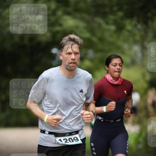 30.08.2026 - Elbe Triathlon Hamburg Antke Förster http://msf.ph/oto/10103500 30.08.2026 11:38:59 Laufen 1209 meine-sportfotos.de