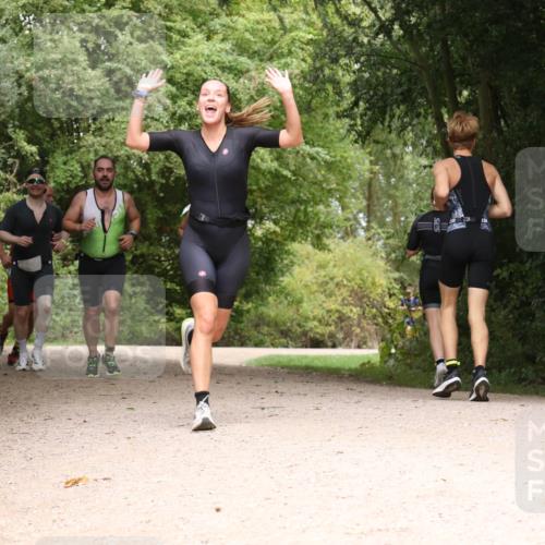 30.08.2026 - Elbe Triathlon Hamburg Antke Förster http://msf.ph/oto/10103505 30.08.2026 11:42:02 Laufen  meine-sportfotos.de
