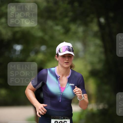 30.08.2026 - Elbe Triathlon Hamburg Antke Förster http://msf.ph/oto/10103508 30.08.2026 11:39:07 Laufen 806, 2 meine-sportfotos.de